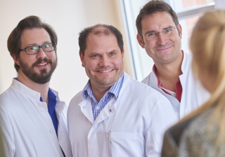 Dr. Kris Vanhecke (von links), Lars Venhoff und Dr. Gunnar Krause sind ab sofort im MVZ Nordicum und als Chefärzte im Borromäus Hospital Leer tätig und haben sich auf unterschiedliche gynäkologische Schwerpunkte spezialisiert. 